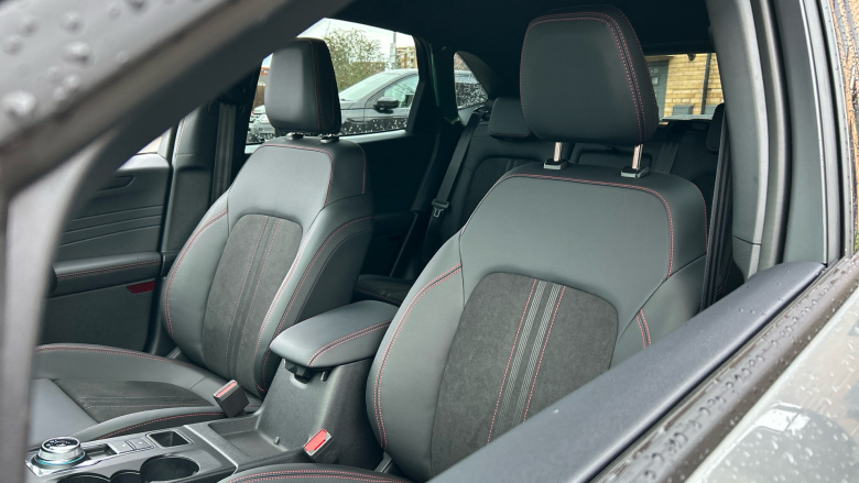 Ford Kuga 2.5 FHEV ST-Line 5dr CVT Hybrid Estate